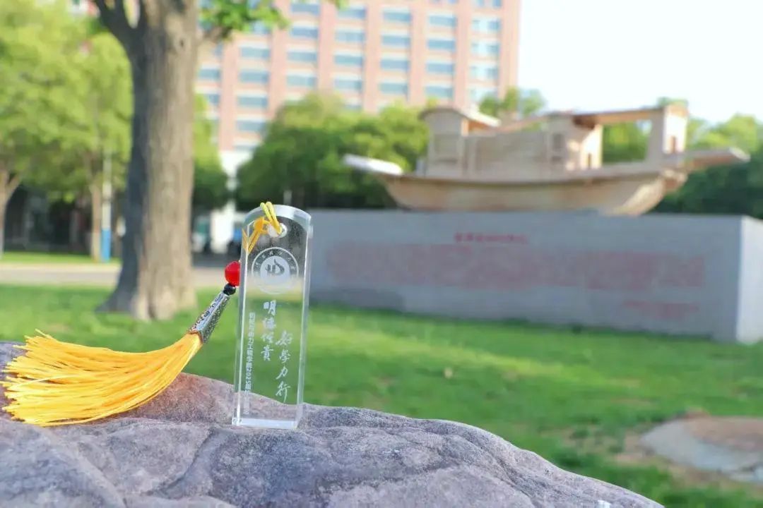 高校毕业礼物火出圈!网友:不建议这样,因为我没有…… 高校毕业礼物火出圈!网友:不建议这样,因为我没有……