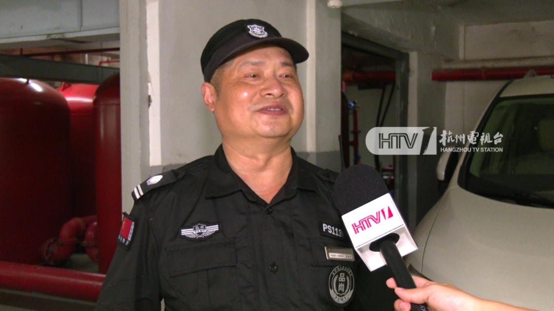 杭州一写字楼内出现“小狐狸”? 它的真实身份是...... 杭州一写字楼内出现“小狐狸”? 它的真实身份是......