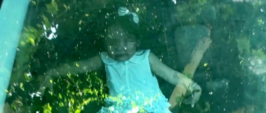 “宝宝,奶奶对不起你……”34℃高温下,两岁幼童被锁车内 “宝宝,奶奶对不起你……”34℃高温下,两岁幼童被锁车内