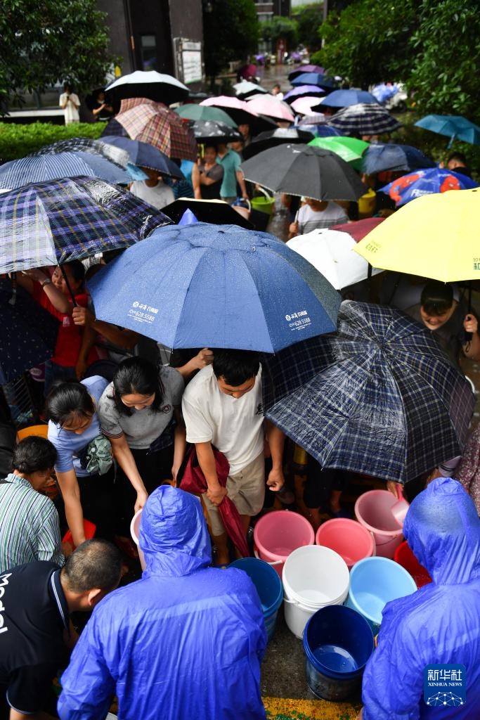 湖南龙山:强降雨后恢复生产生活 湖南龙山:强降雨后恢复生产生活