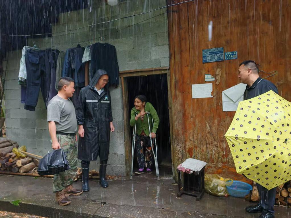 紧急转移,奋力抢险——鄂西南多地抗洪救灾一线见闻 紧急转移,奋力抢险——鄂西南多地抗洪救灾一线见闻