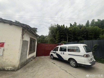 四川广汉一养蛇场违规养殖被勒令搬离 四川广汉一养蛇场违规养殖被勒令搬离