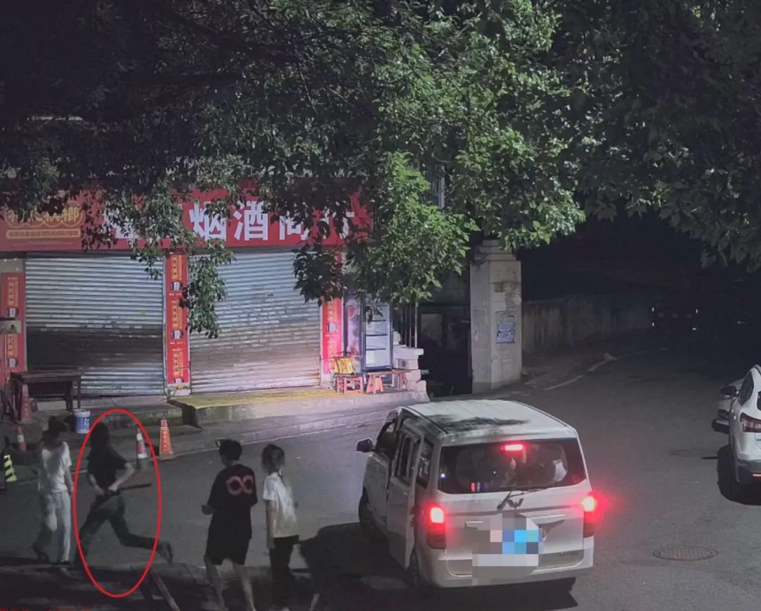 为博流量,这伙人竟深夜尾随整蛊! 为博流量,这伙人竟深夜尾随整蛊!