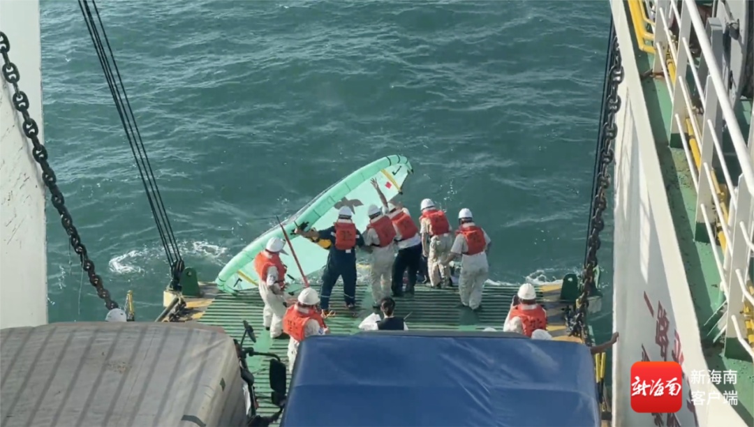 近六旬男子玩风翼冲浪被困海上，漂流25小时后被救起