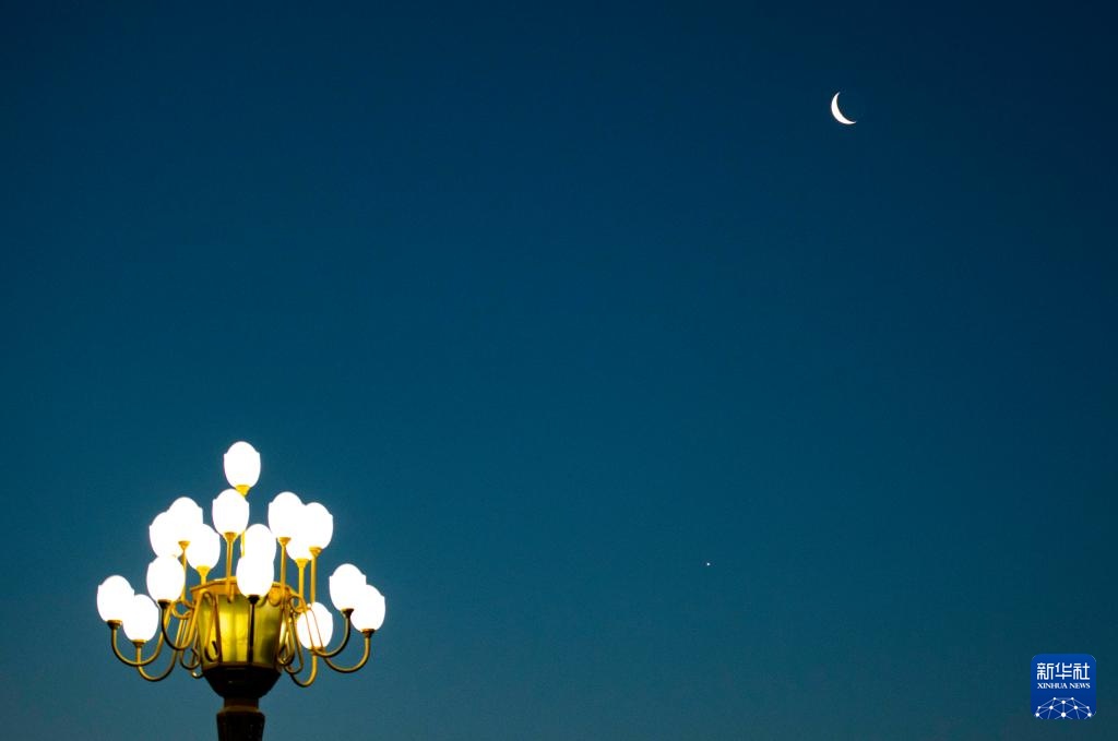 星空相册丨天宇凌晨上演金星伴月 星空相册丨天宇凌晨上演金星伴月