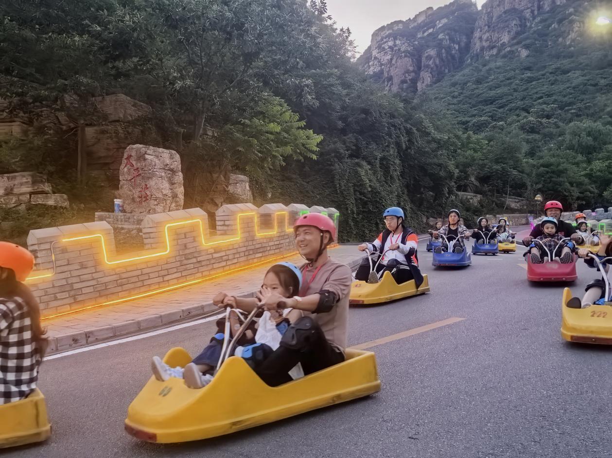 北京首家日夜漂流亮相平谷 “追光漂流”点亮京郊夜经济