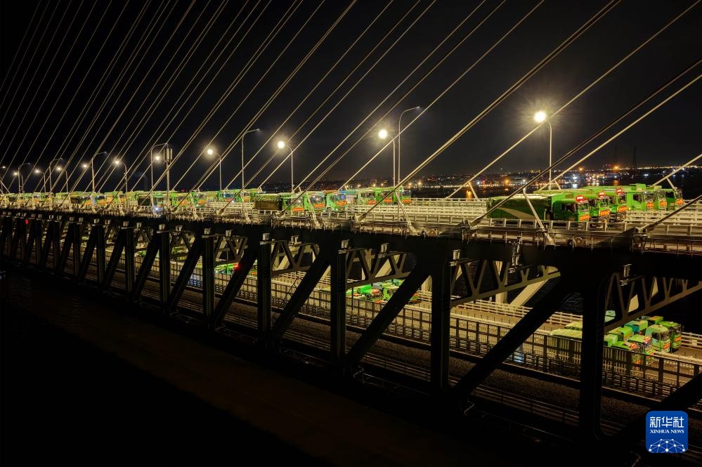 常泰长江大桥进行4400吨荷载试验 常泰长江大桥进行4400吨荷载试验