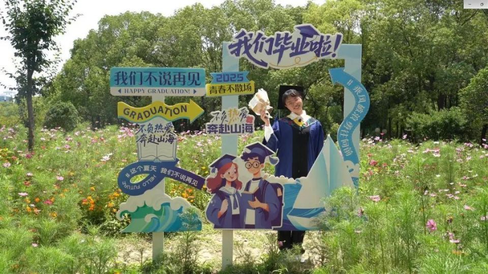 出生遭遗弃成孤儿,10岁又痛失养父,被邻居养大的她读博了! 出生遭遗弃成孤儿,10岁又痛失养父,被邻居养大的她读博了!