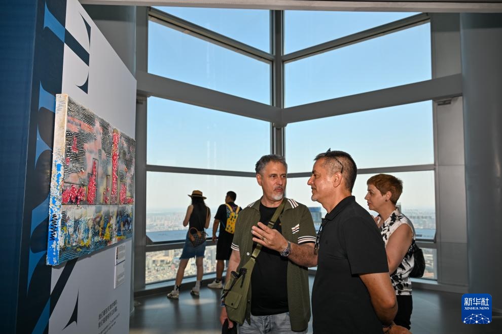 天津310米高空观光厅开放