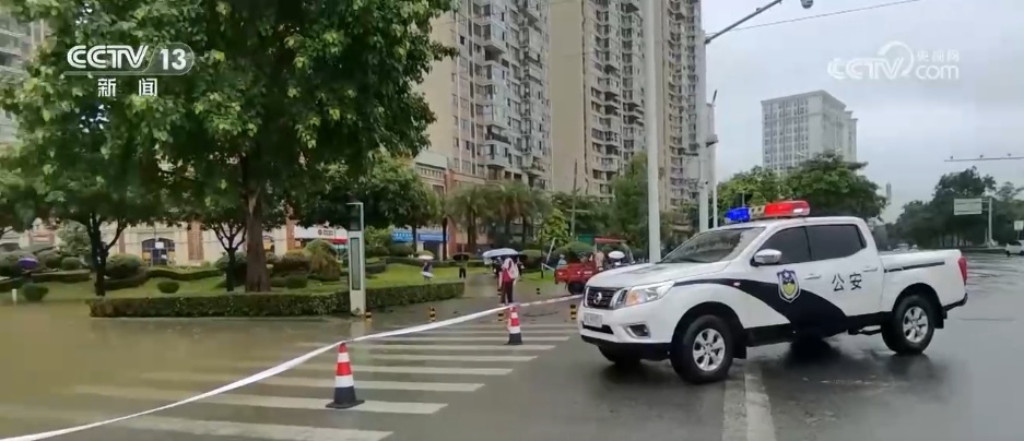南方多地遭遇强降雨 多部门以“雨”为令全力应对保安全