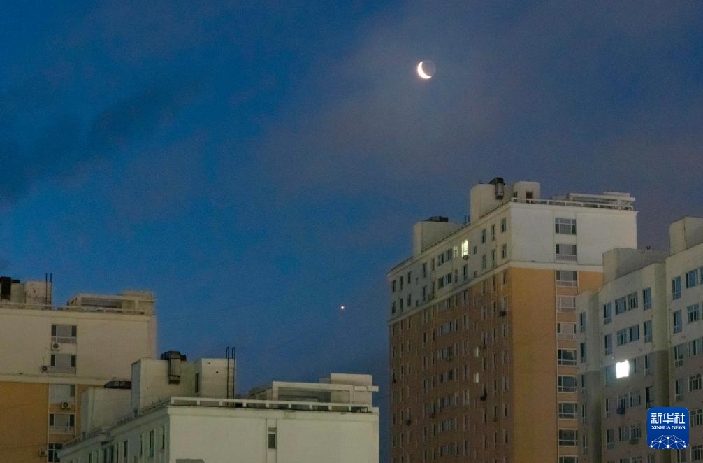 星空相册丨天宇凌晨上演金星伴月 星空相册丨天宇凌晨上演金星伴月