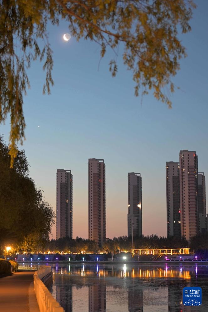 星空相册丨天宇凌晨上演金星伴月 星空相册丨天宇凌晨上演金星伴月