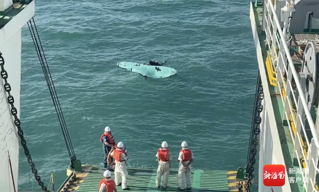 近六旬男子玩风翼冲浪被困海上，漂流25小时后被救起