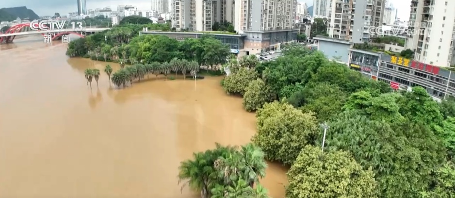 南方多地遭遇强降雨 多部门以“雨”为令全力应对保安全