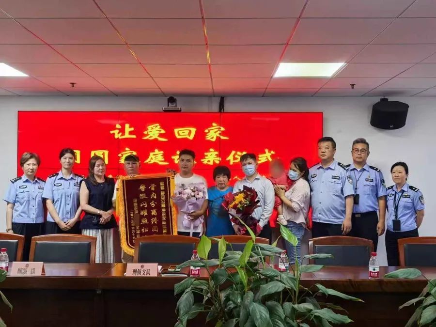 4岁男童在沪上火车站走失!31年后,他用一个举动找到亲生父母 4岁男童在沪上火车站走失!31年后,他用一个举动找到亲生父母