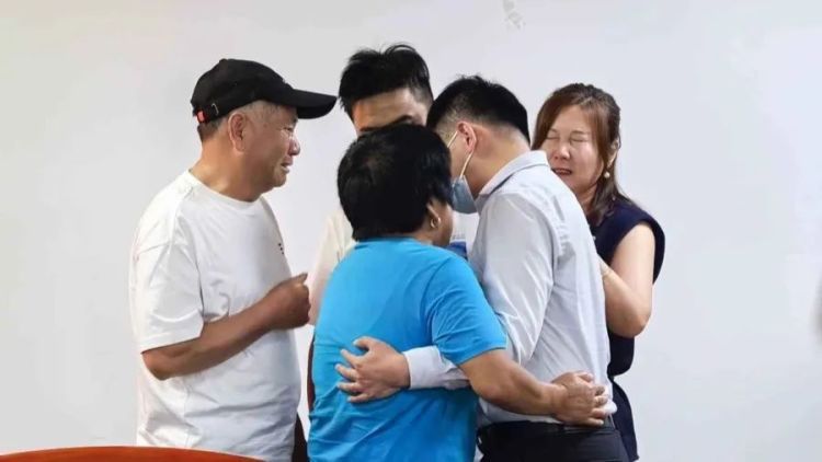 4岁男童在上海火车站走失!31年后,他用1个举动找到亲生父母 4岁男童在上海火车站走失!31年后,他用1个举动找到亲生父母