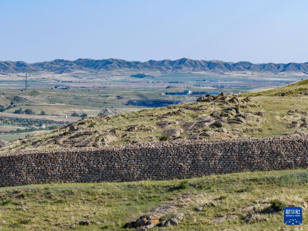 群山中的秦长城 群山中的秦长城
