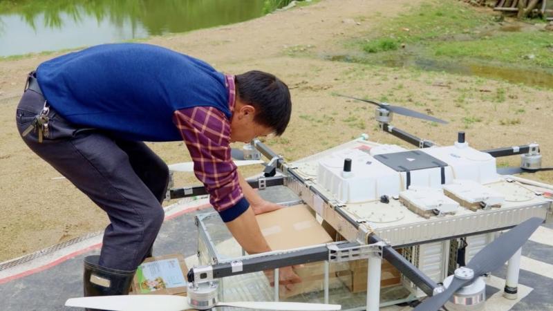 江西赣州：“无人机+高铁”助力赣南农特产“飞”出大山