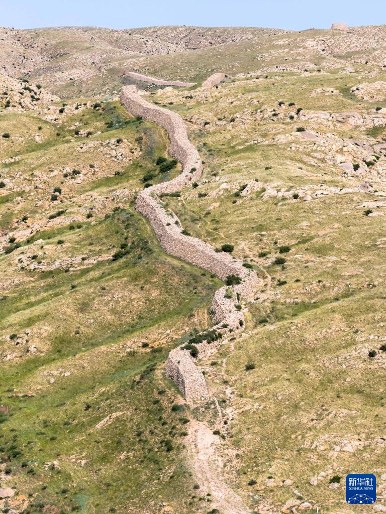 群山中的秦长城 群山中的秦长城