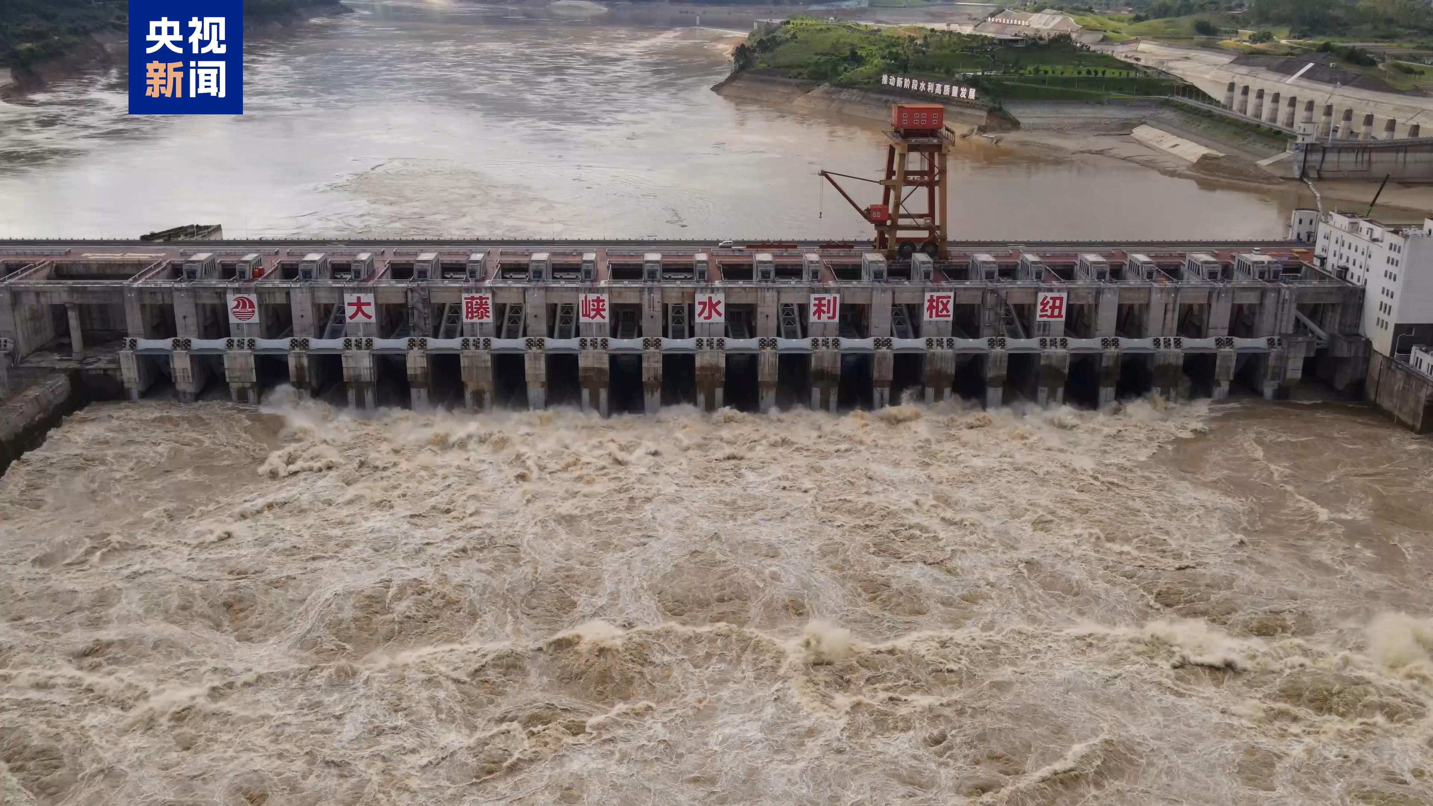 大藤峡水利枢纽提前开闸泄洪 应对“柳江2025年第1号洪水”过境 大藤峡水利枢纽提前开闸泄洪 应对“柳江2025年第1号洪水”过境