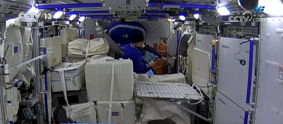 中国“太空之家”工作周记不断“更新” 机器人“小航”实力“抢镜” 中国“太空之家”工作周记不断“更新” 机器人“小航”实力“抢镜”