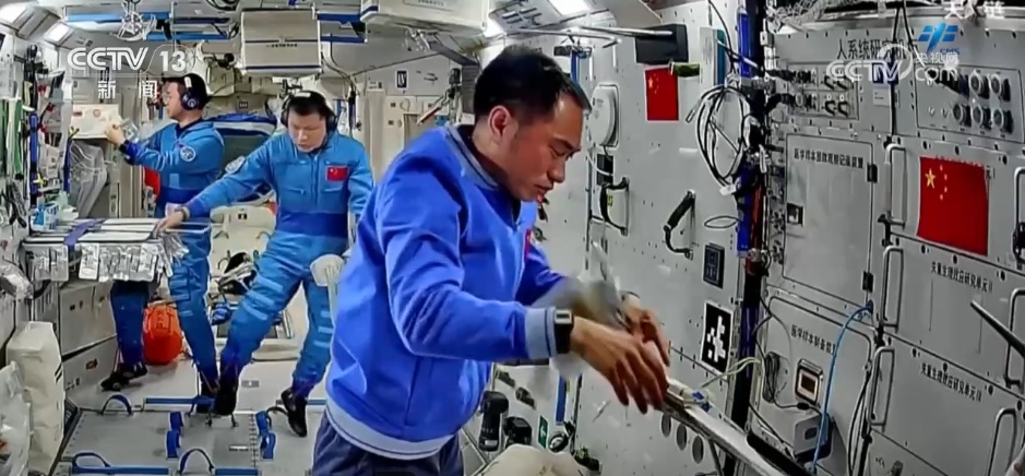 中国“太空之家”工作周记不断“更新” 机器人“小航”实力“抢镜” 中国“太空之家”工作周记不断“更新” 机器人“小航”实力“抢镜”