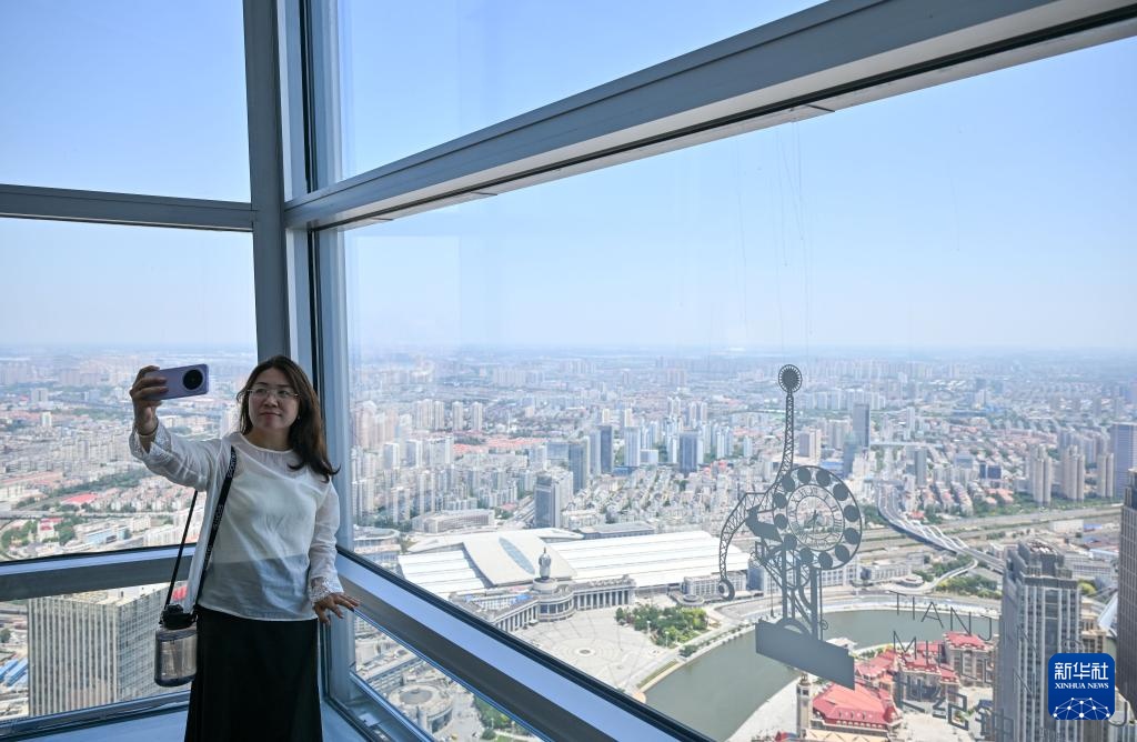 天津310米高空观光厅开放