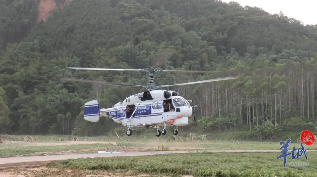 怀集蓝坑村被洪水突袭后72小时:村民守望相助,救援队挺进“孤村” 怀集蓝坑村被洪水突袭后72小时:村民守望相助,救援队挺进“孤村”