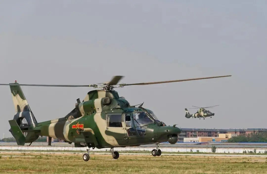 英姿飒爽,满分答卷!陆军第三批7名女飞行学员全优通过 英姿飒爽,满分答卷!陆军第三批7名女飞行学员全优通过