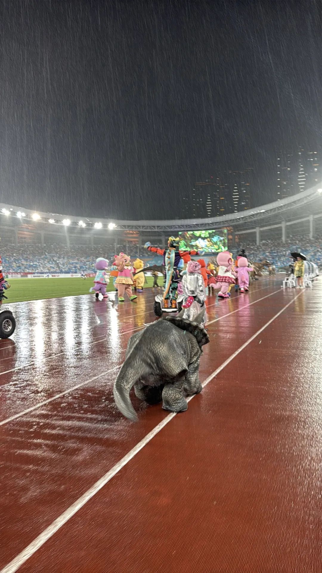 苏超累倒一只恐龙