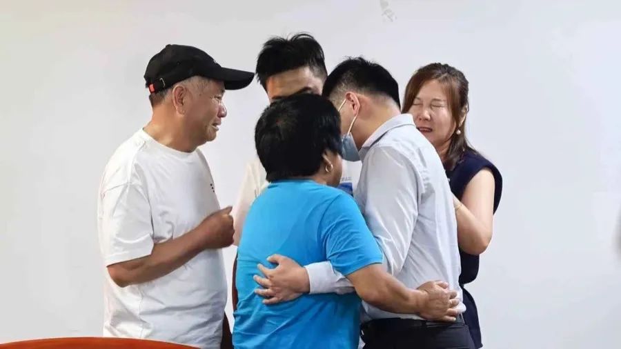 4岁男童在沪上火车站走失!31年后,他用一个举动找到亲生父母 4岁男童在沪上火车站走失!31年后,他用一个举动找到亲生父母