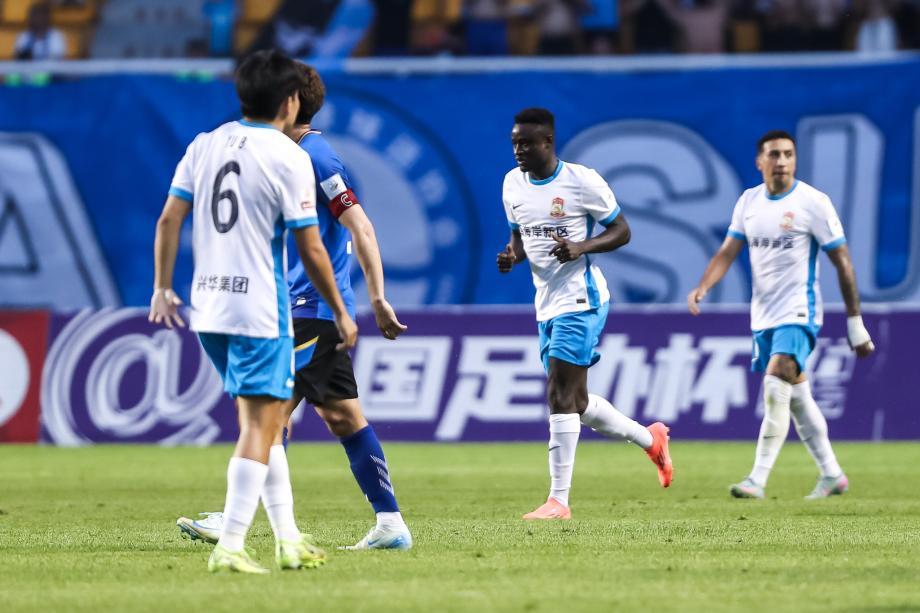 足协杯-阿齐兹传射 青岛西海岸2-0大连鲲城进八强
