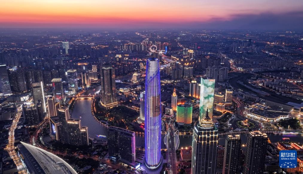 天津310米高空观光厅开放