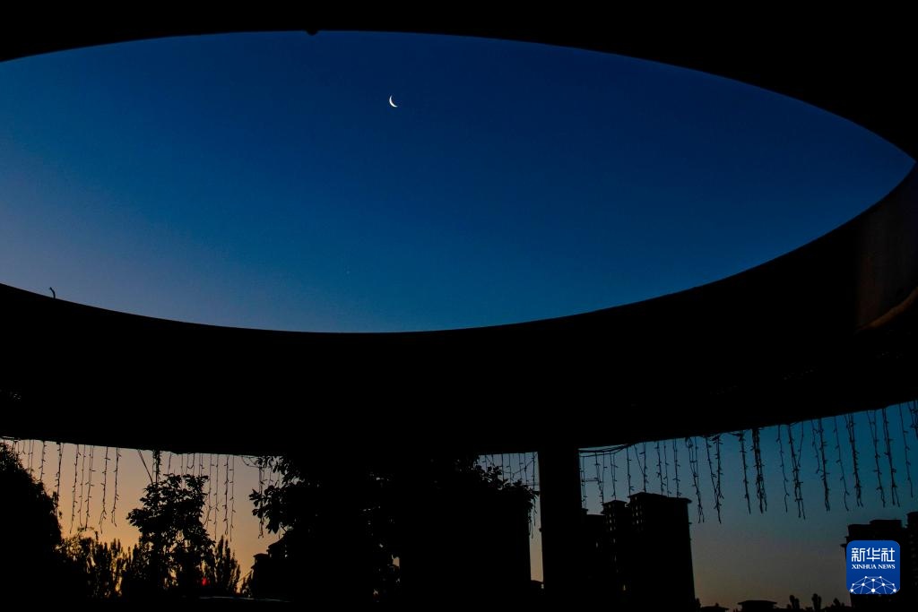 星空相册丨天宇凌晨上演金星伴月 星空相册丨天宇凌晨上演金星伴月