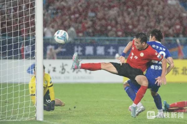 足球总是充满遗憾 幸运的是我们正在见证它变得更好丨欢乐苏超 足球总是充满遗憾 幸运的是我们正在见证它变得更好丨欢乐苏超