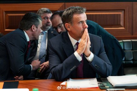 白宫公布袭击伊朗期间战情室照片 白宫公布袭击伊朗期间战情室照片