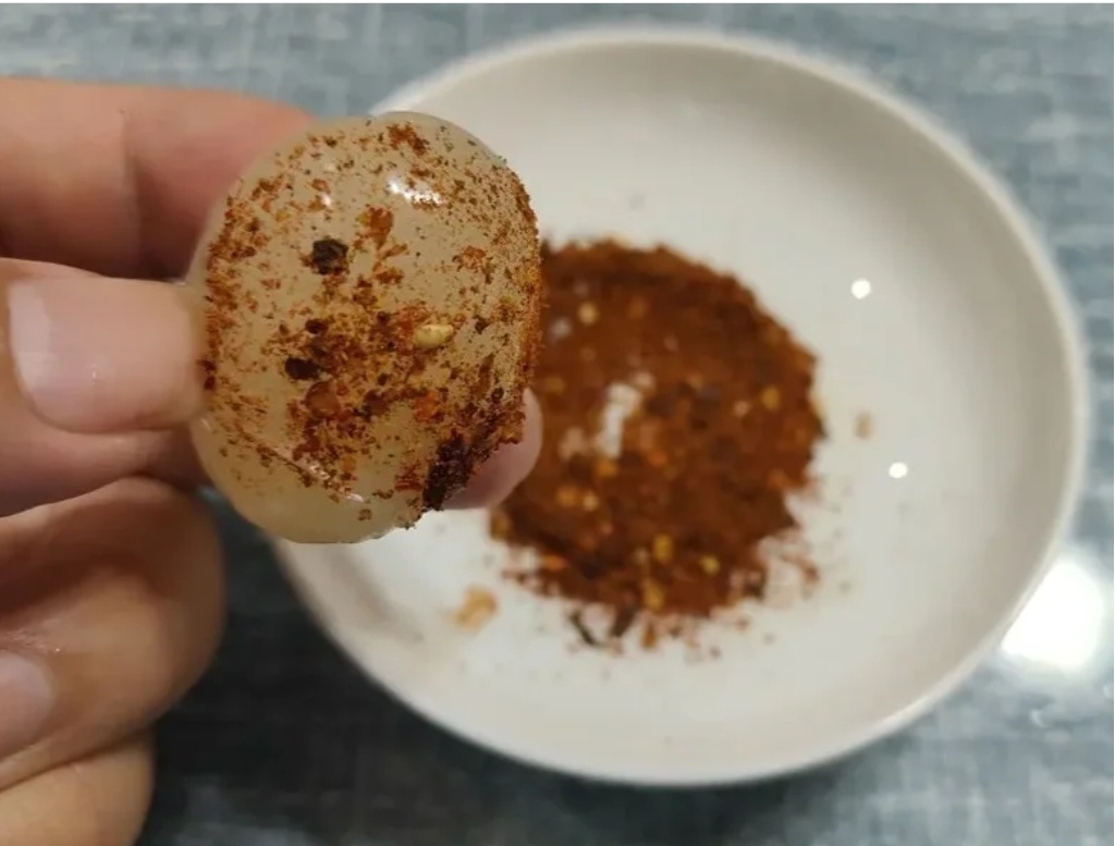 最近，深圳人的大拇指都是黑的