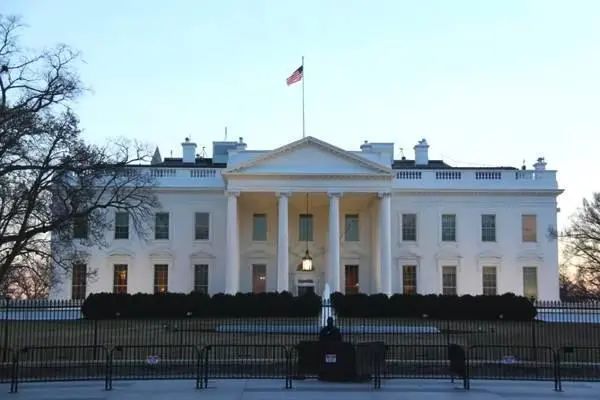 特朗普被曝早已决定对伊朗动武 却授意幕僚向媒体放烟雾弹 投弹前几分钟做了最终决定 特朗普被曝早已决定对伊朗动武 却授意幕僚向媒体放烟雾弹 投弹前几分钟做了最终决定