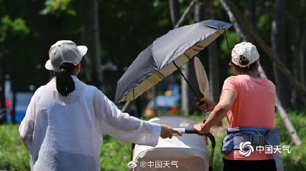 38℃！北京高温橙色预警中 看街头防暑众生相