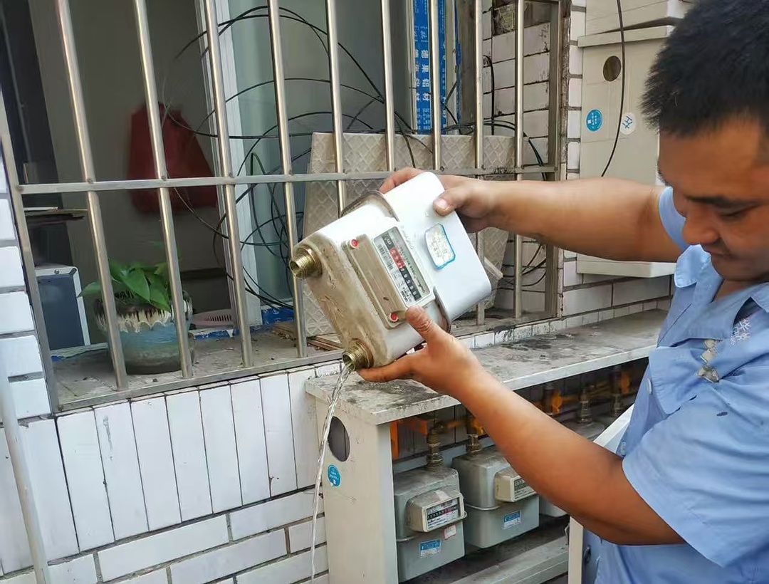 四川内江一租户误将自来水管接入燃气管,致99户“爆表”!赔了1.5万 四川内江一租户误将自来水管接入燃气管,致99户“爆表”!赔了1.5万