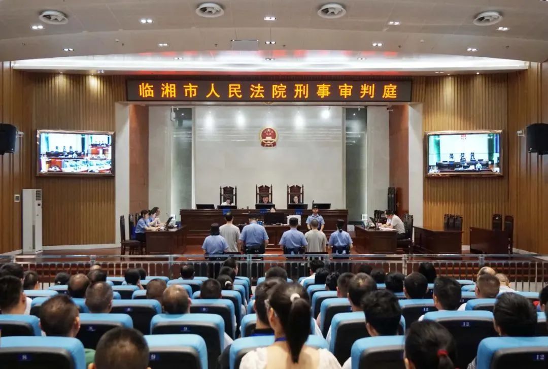 某中学总务处主任胡某,贪污学生伙食费240万,被判刑! 某中学总务处主任胡某,贪污学生伙食费240万,被判刑!