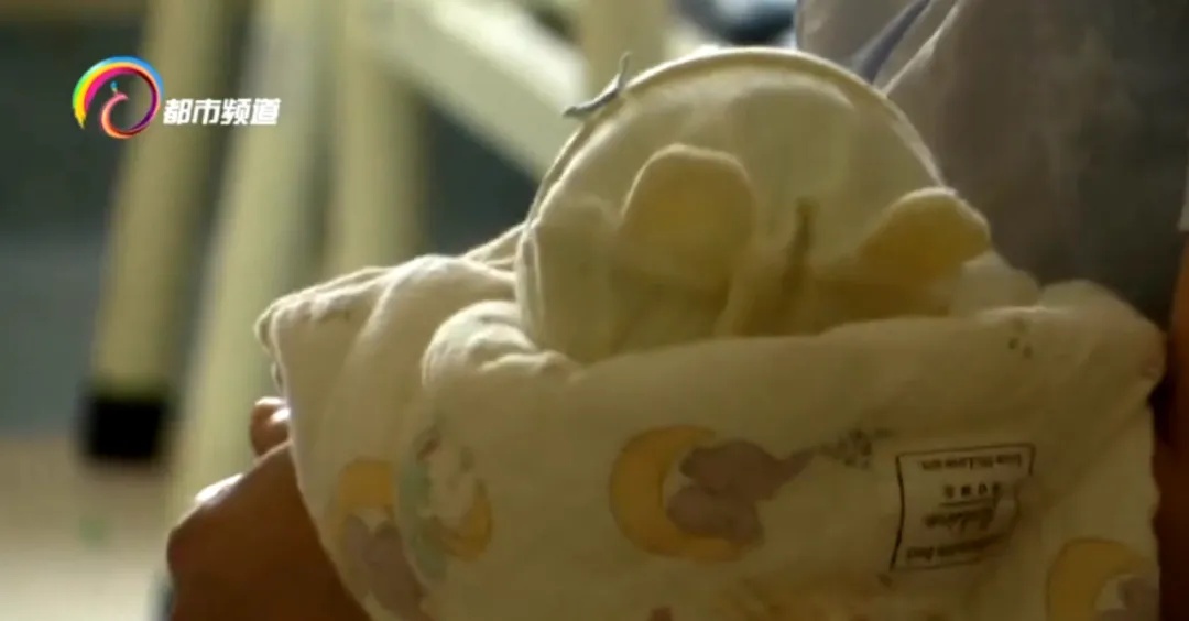 37周孕妇突发子宫破裂!从电话到手术台:医生上演“生死时速”抢回生命 37周孕妇突发子宫破裂!从电话到手术台:医生上演“生死时速”抢回生命