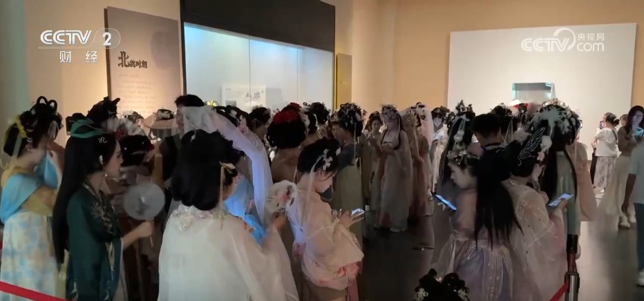 各地“文博游”热潮涌动 “文物显眼包”成为文旅融合的生动注脚 各地“文博游”热潮涌动 “文物显眼包”成为文旅融合的生动注脚