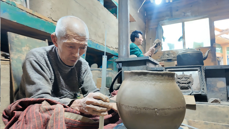 次尔旦珠的五十余载黑陶人生