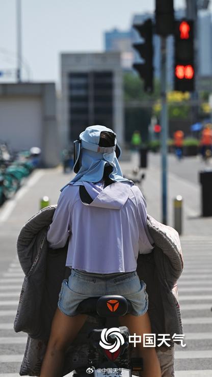 38℃！北京高温橙色预警中 看街头防暑众生相