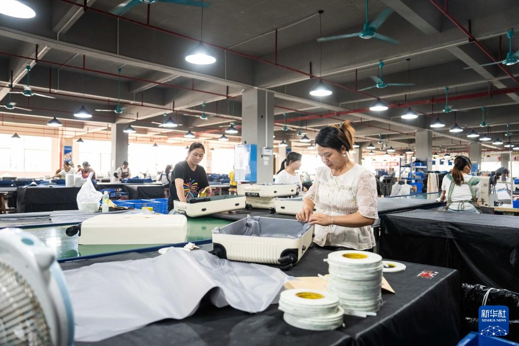 湖南蓝山:小镇崛起“箱包城” 湖南蓝山:小镇崛起“箱包城”