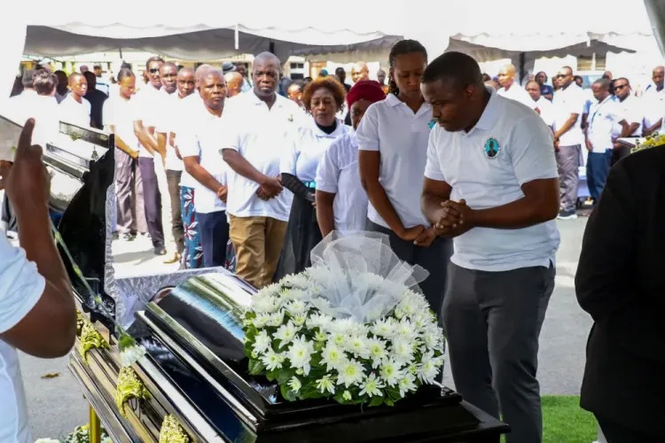 救人无数的援外医生走了,年仅38岁…… 救人无数的援外医生走了,年仅38岁……