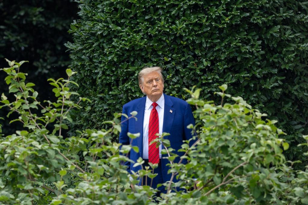 特朗普:“何不更换伊朗政权?”以持续打击伊朗军事目标 特朗普:“何不更换伊朗政权?”以持续打击伊朗军事目标