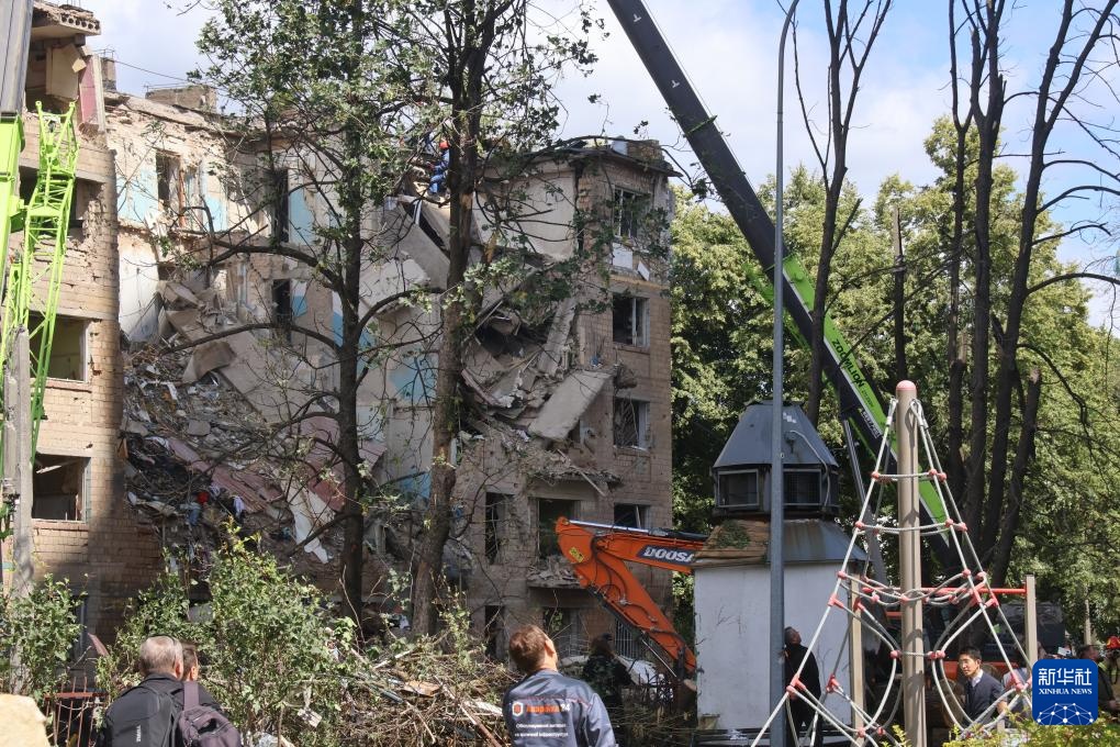 乌首都基辅遭空袭至少6人死亡 乌首都基辅遭空袭至少6人死亡