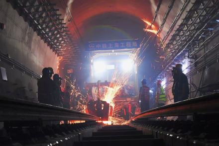 重要节点打通!北京地铁17号线中段实现长轨贯通 重要节点打通!北京地铁17号线中段实现长轨贯通